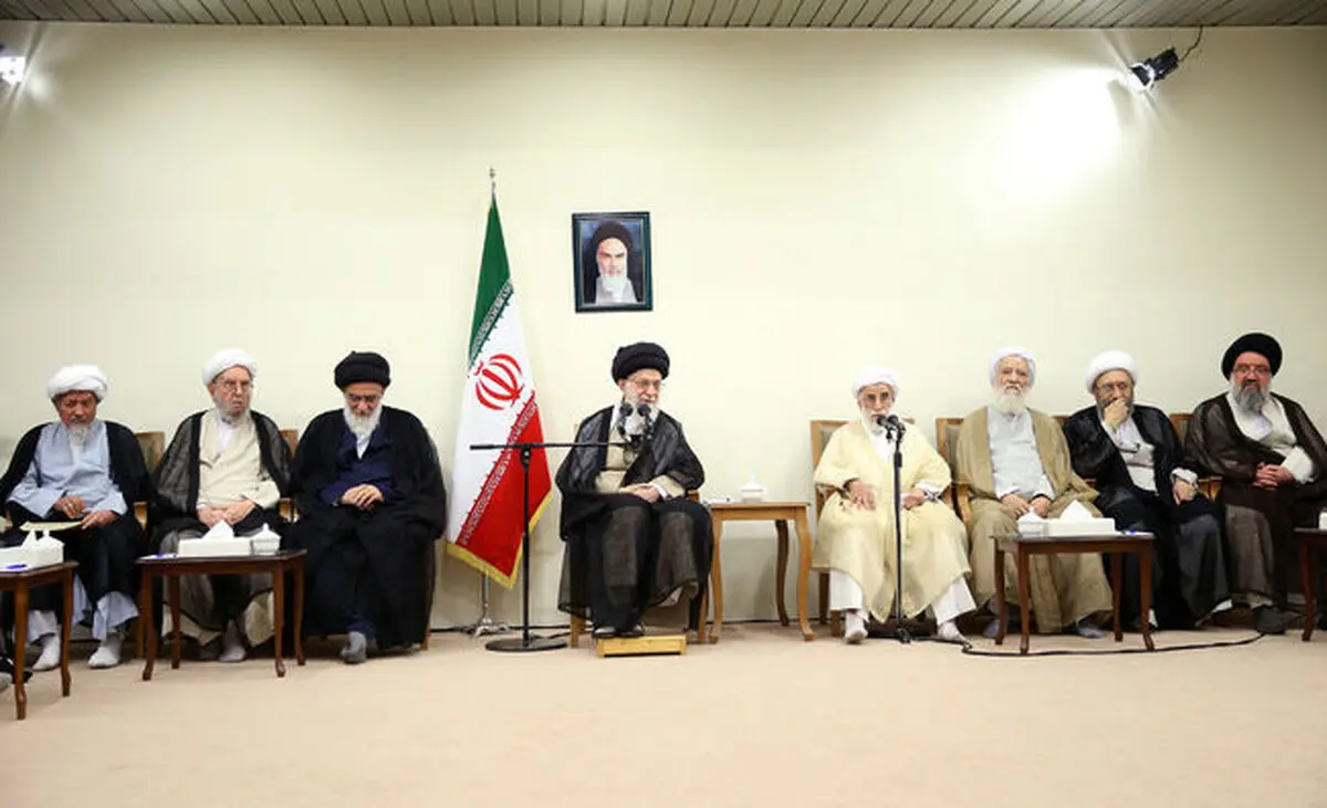 نخبگان امریکا از داشتن چنین رئیس‌جمهوری احساس شرم می‌کنند