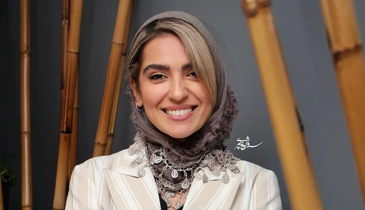 خلوت خانم بازیگر در رستوران