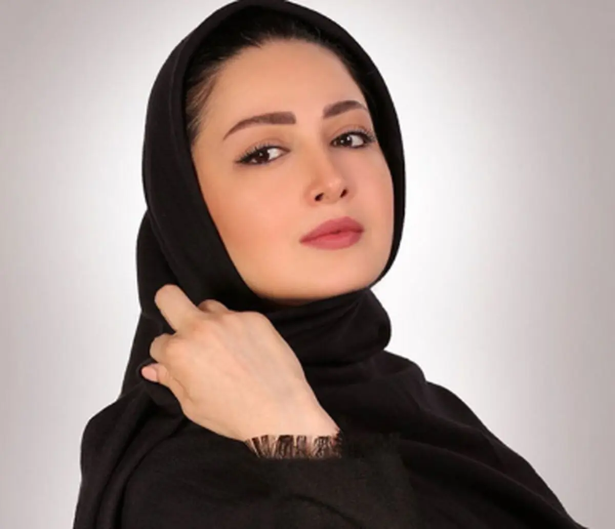 شیلا خداداد در میان بادیگاردها! /فیلم

