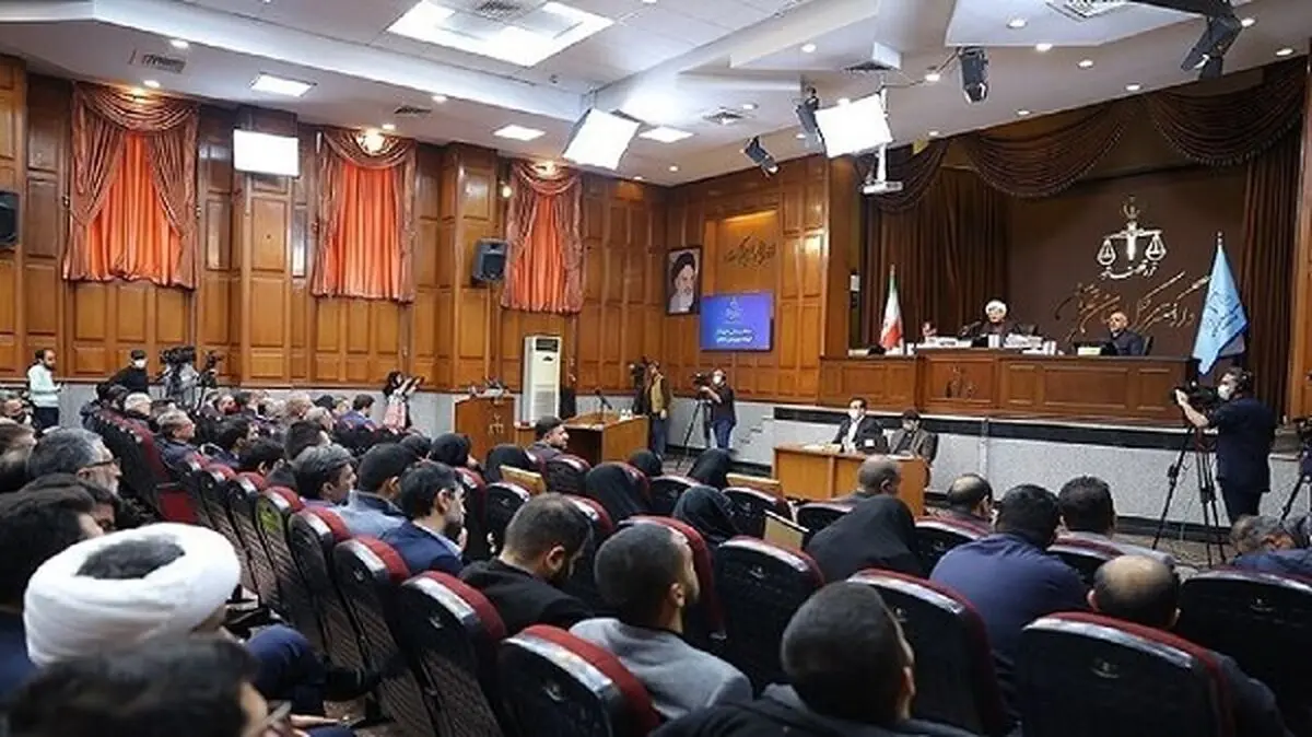 این زن ثروتمند به منافقین کمک مالی می‌کند