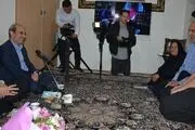 رئیس صداوسیما به منزل شهدای سنندج رفت