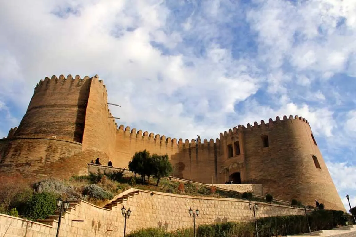 حال فلک‌ الافلاک خوب است