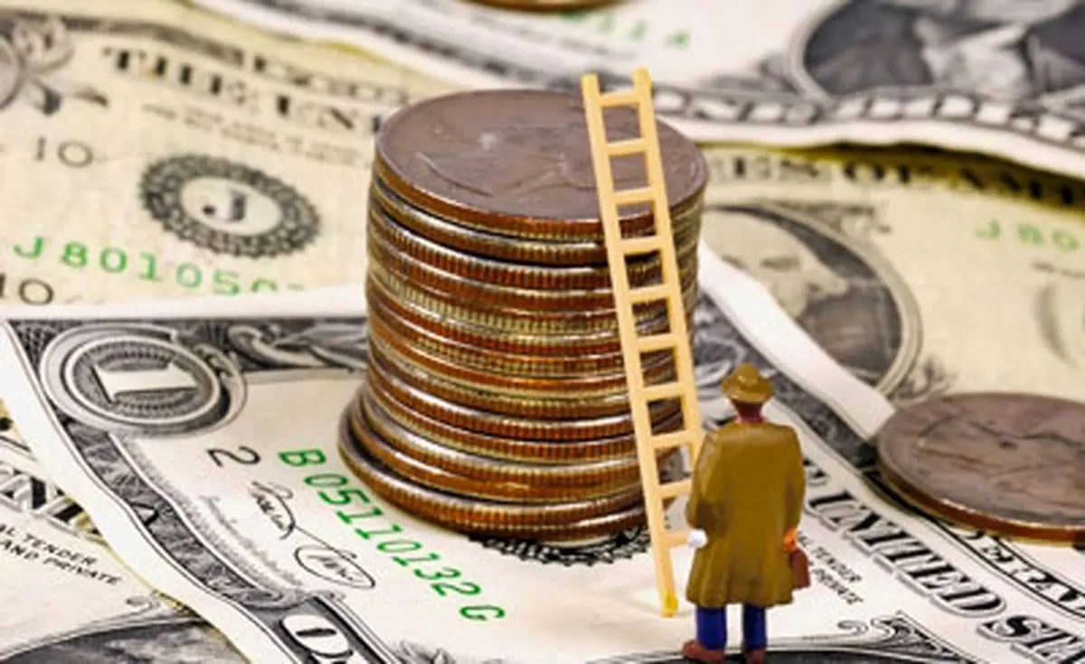 افزایش نرخ ارز با شیب ملایم/ آینده خوشایندی از درآمد نفت پیشبینی نمیشود
