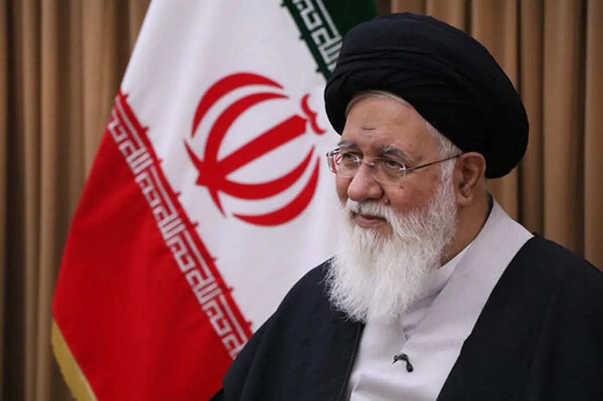  آیت الله علم الهدی: باید مقابل دشمن ایستاد و مقاومت کرد 
