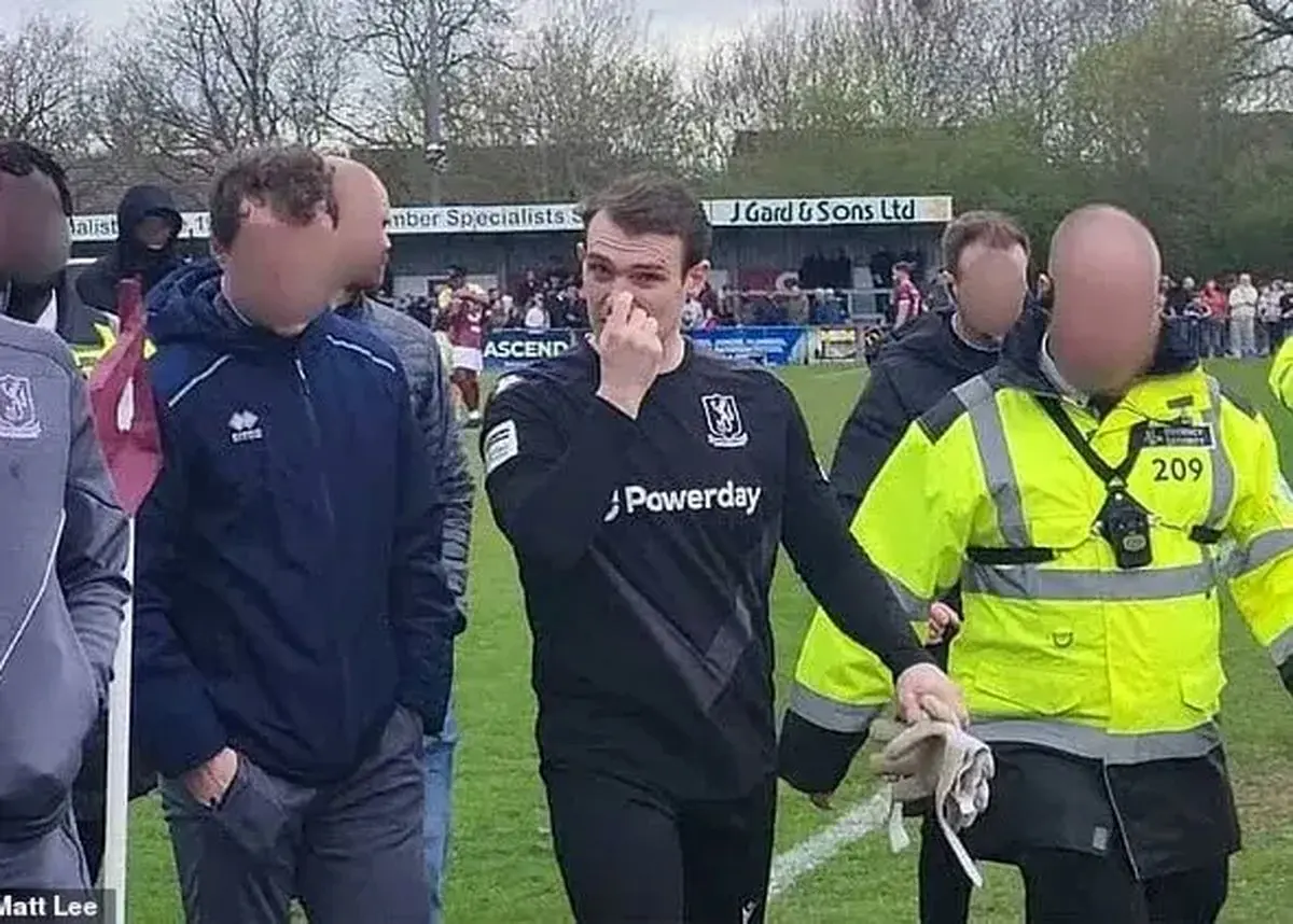 دروازه‌بان فوتبال انگلیس هواداران را غافلگیر کرد