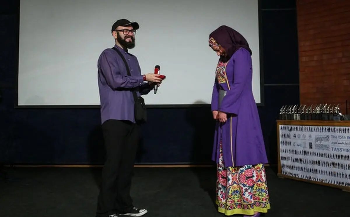 یک اتفاق جالب در خانه هنرمندان/خواستگاری روی سن مراسم اختتامیه