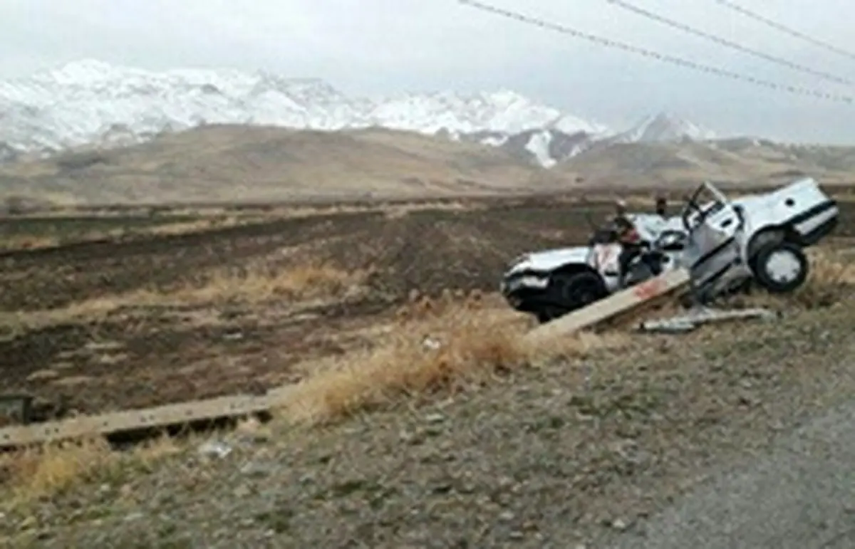 برخورد پژو با تیر برق، ۳ کشته و مجروح برجای گذاشت