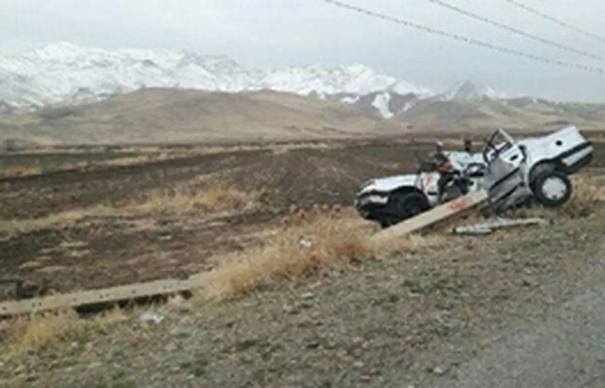 برخورد پژو با تیر برق، ۳ کشته و مجروح برجای گذاشت 