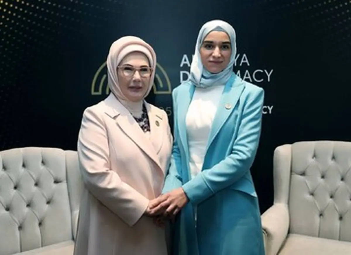عکس همسر جولانی در آغوش همسر اردوغان