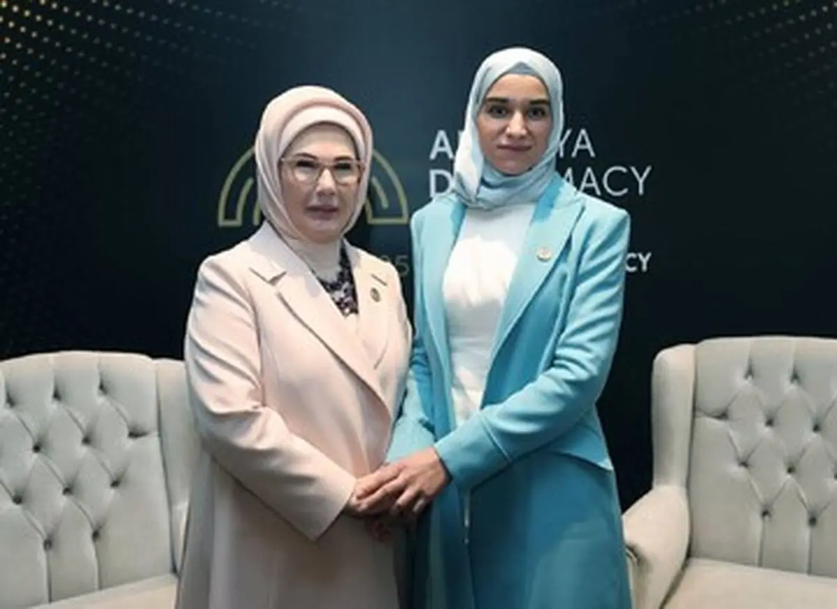 عکس همسر جولانی در آغوش همسر اردوغان
