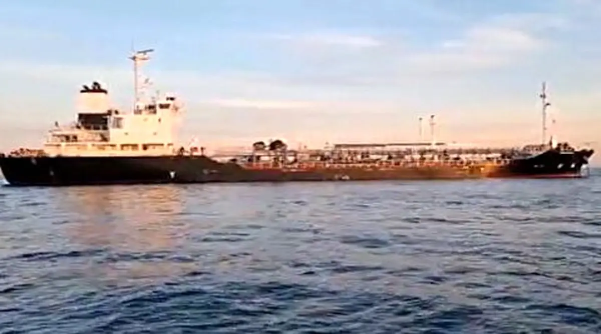  تصاویر توقیف یک نفتکش توسط ایران 