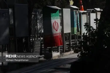 لحظات تحویل سال در گلزار شهدای تهران