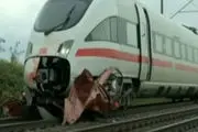 برخورد قطار سریع السیر با یک خودرو + فیلم