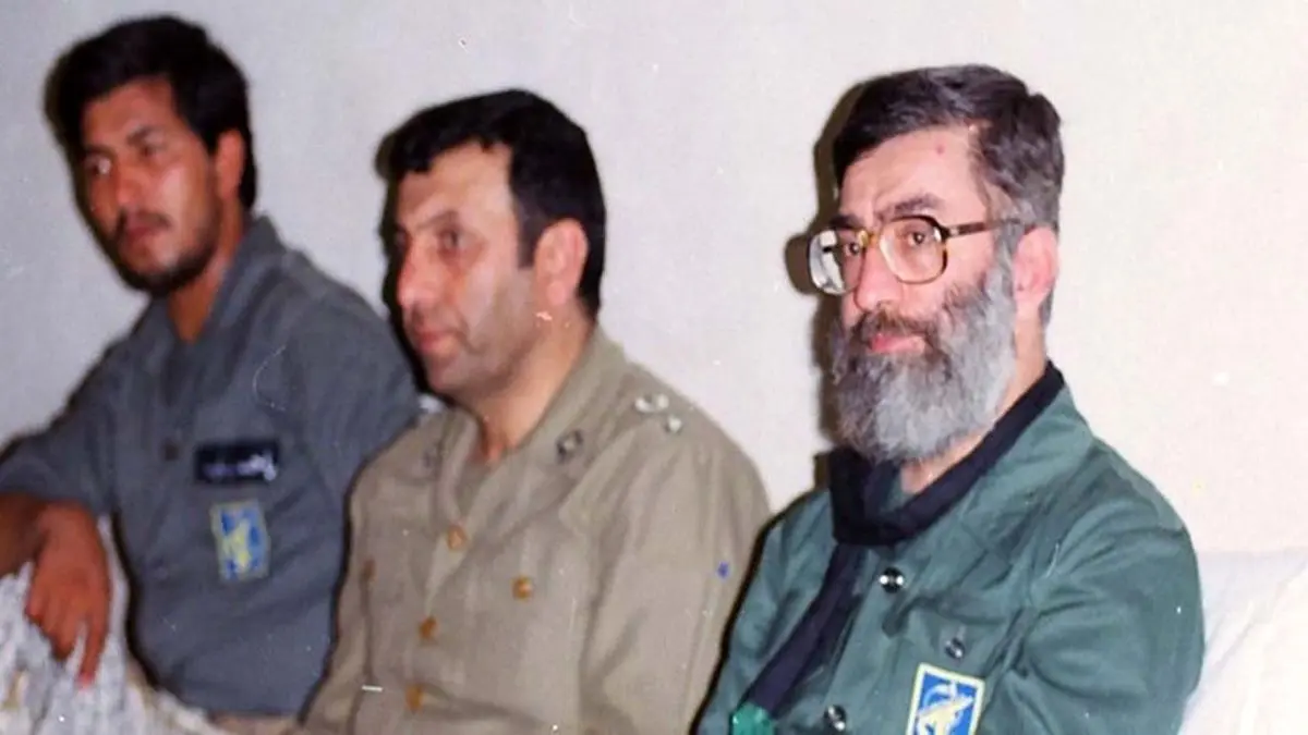 تصاویر دیده نشده از حضور آیتالله خامنهای در جبهه جنوب