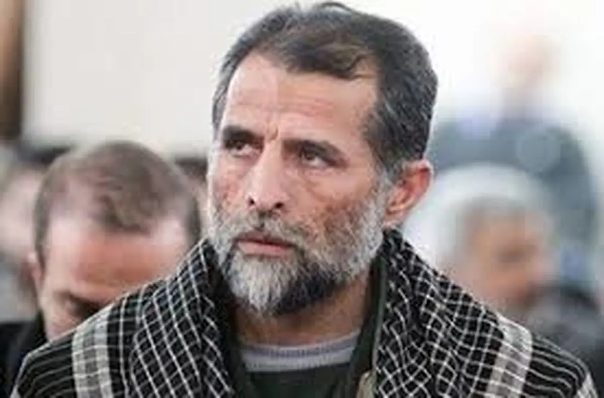 تصویری ماندگار از وداع یک سردار با یک شهید مدافع حرم