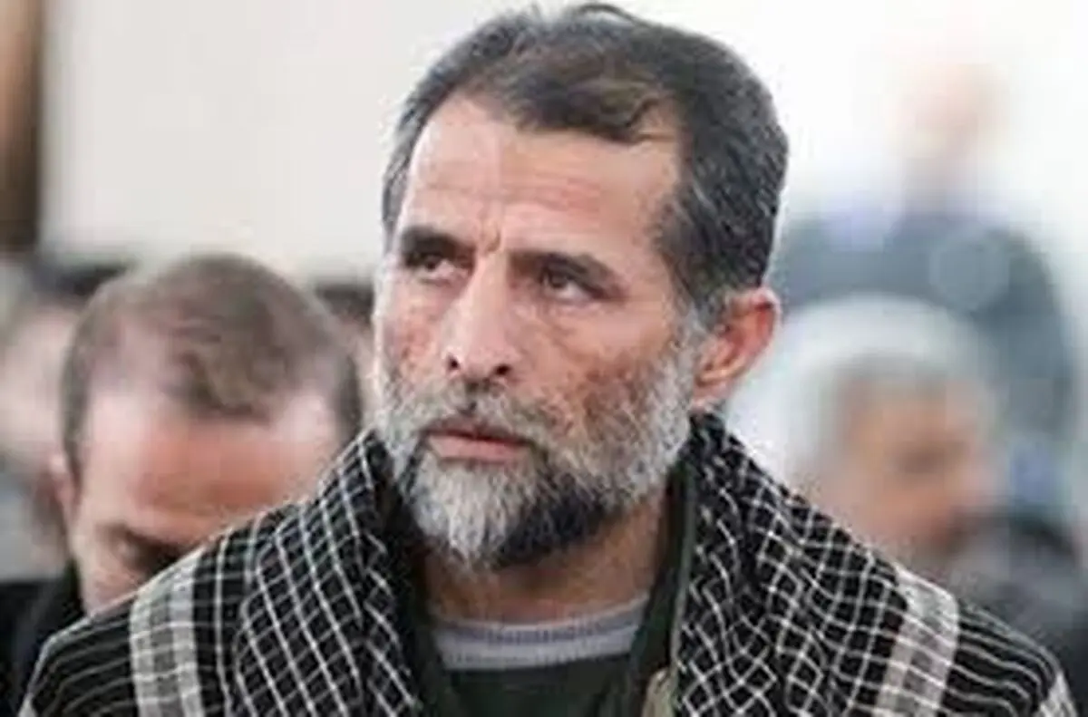 تصویری ماندگار از وداع یک سردار با یک شهید مدافع حرم 