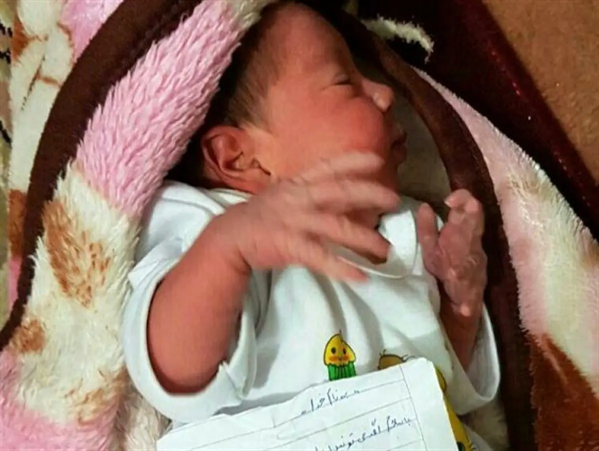 مسئولین برای پیدا کردن مادر این کودک همت کنند