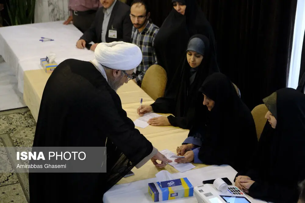 حضور شخصیت های سیاسی در مرحله دوم رای گیری چهاردهمین دوره انتخابات ریاست جمهوری/گزارش تصویری