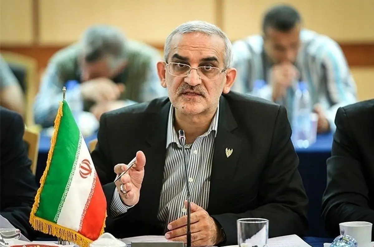 مسئولی که گوشی برای شنیدن تذکرات ندارد 