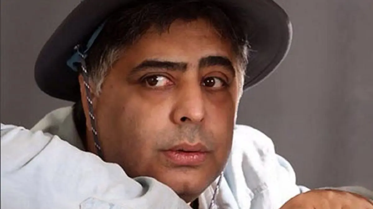 سلفی رضا شفیعی جم با درخت 200 ساله /عکس