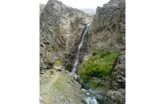 نجات جان 16 گردشگر در آبشار کفتر دره خواف