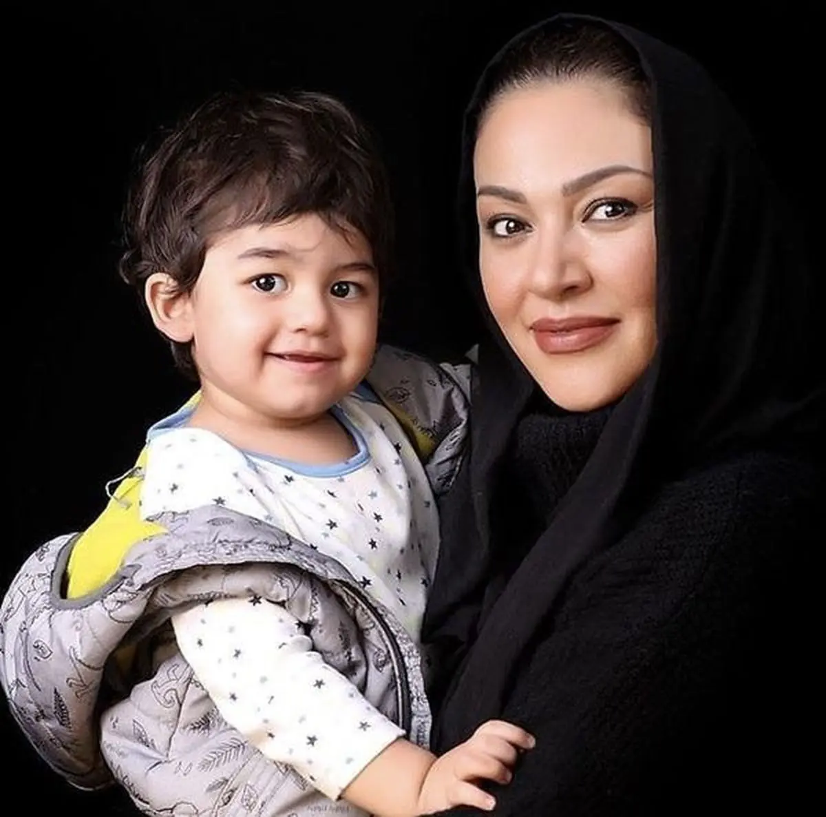 سلفی ماشینی زیبا بروفه و گل پسرش /عکس