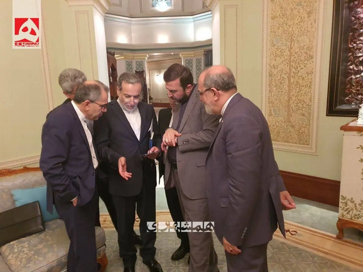 وزارت خارجه ایران : عراقچی و ویتکاف دقایقی با هم گفتگو کردند