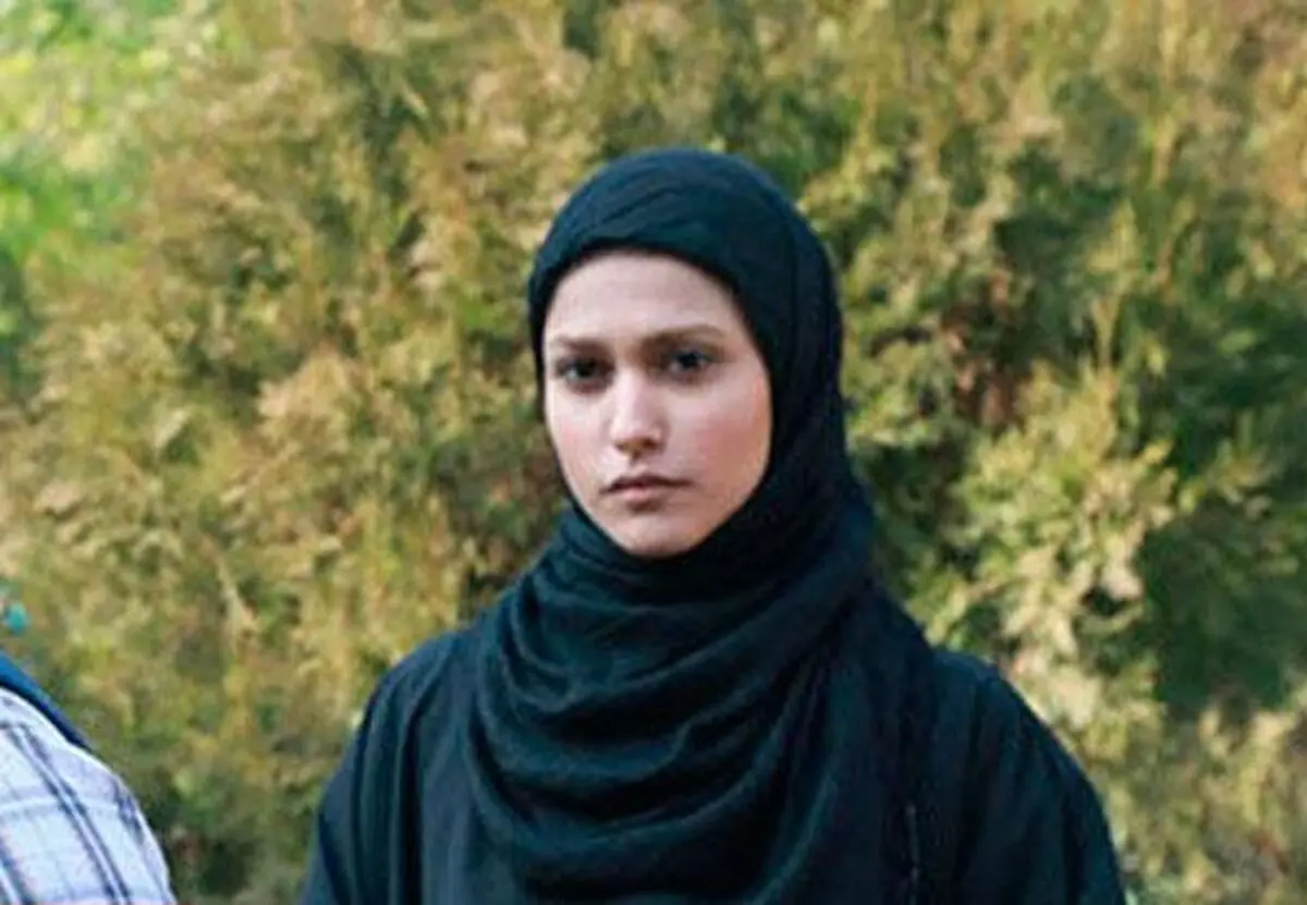 آدرینا صادقی در خانه‌اش /عکس