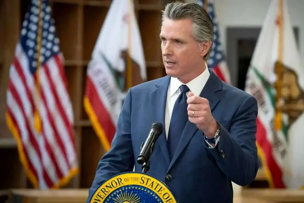 افشاگری عجیب فرماندار کالیفرنیا درباره آمریکا!