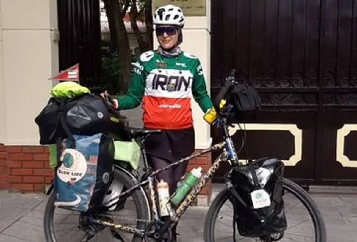 ورود بانوی دوچرخه‌سوار ایرانی به ویتنام

