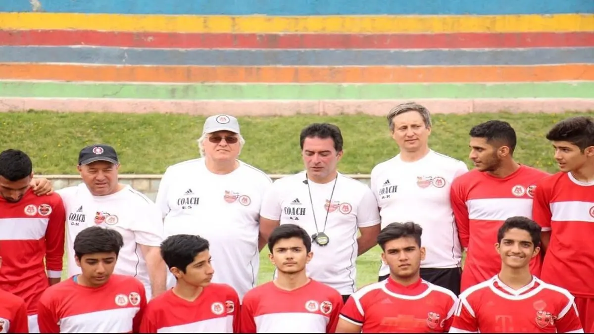 آذری: پرسپولیسیها برای قهرمانی باید از حاشیه دوری کنند
