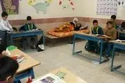 معلم بیمار در کلاس درس+عکس 