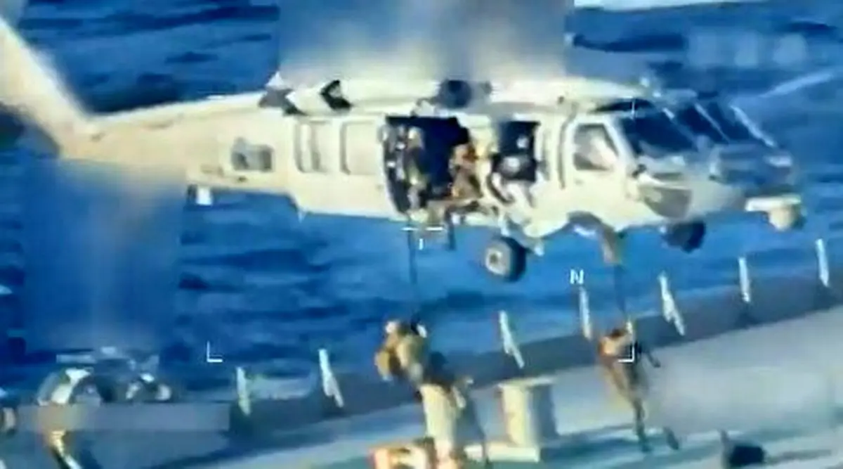 لحظه ورود نظامیان آمریکایی به نفتکش ونزوئلایی/فیلم