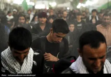 زائران اربعین حسینی در گرمای ۴۷ درجه