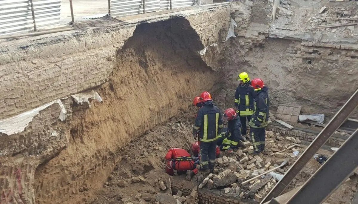 نجات کارگر گرفتار زیر آوار گودبرداری+تصاویر

