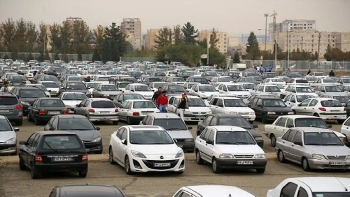 مجلس به خودروسازان فرصت داده تا بازار خودرو را سامان دهند
