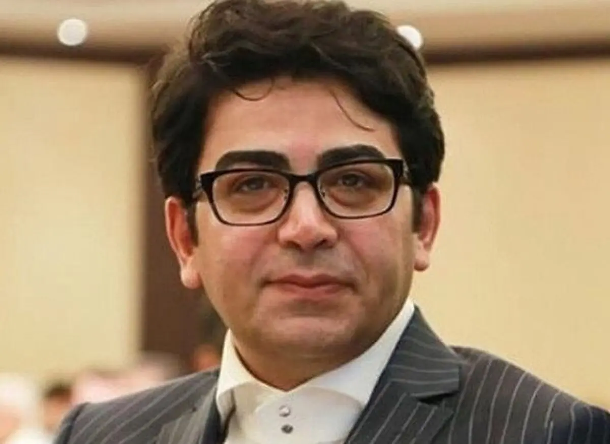 مجری ممنوع التصویر در ماشینی لاکچری /عکس