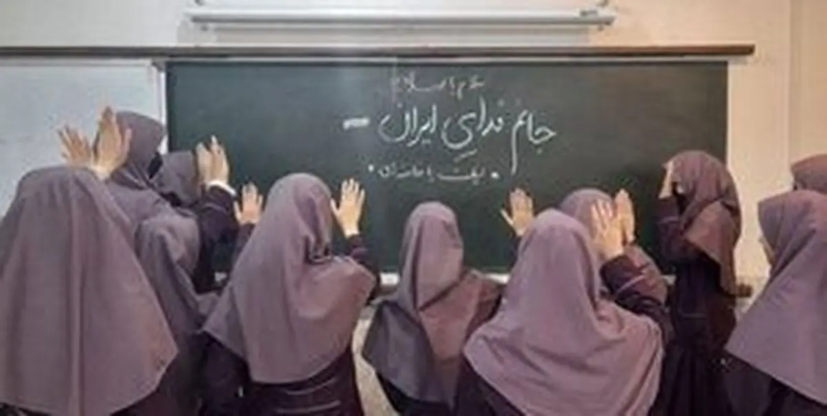 
بیانیه ۱۳۰۰ نفر از دختران کشور در حمایت از نیروی انتظامی
