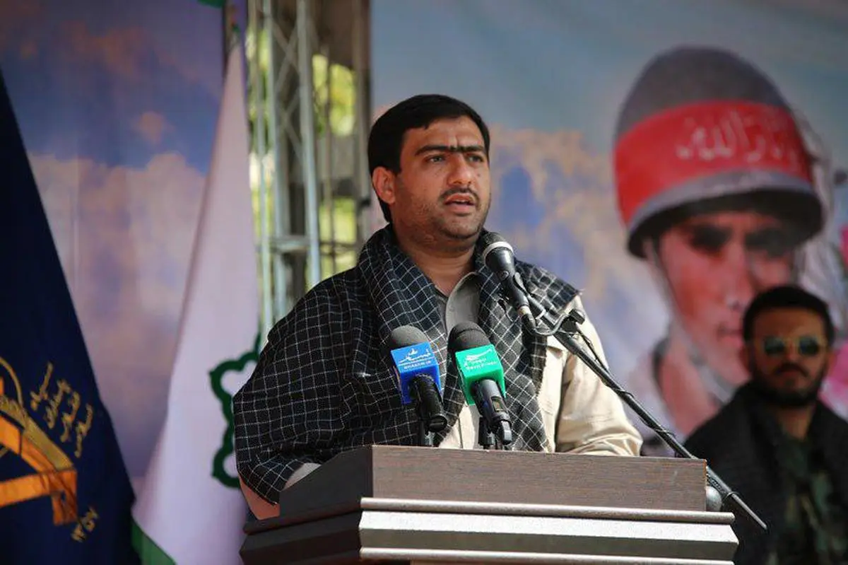فرصت را به کسانی که میخواهند با مکتب امام حسین بجنگند نمیدهیم