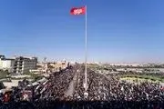 پرچم «قوموالله» برفراز تشییع رهبرشهید در نجف/عکس