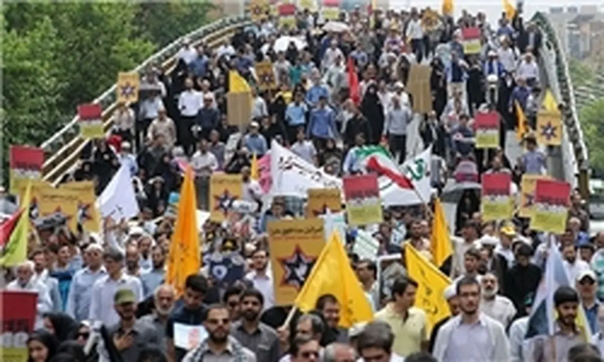 تشکر راهپیمایان تهرانی از سپاه پاسداران