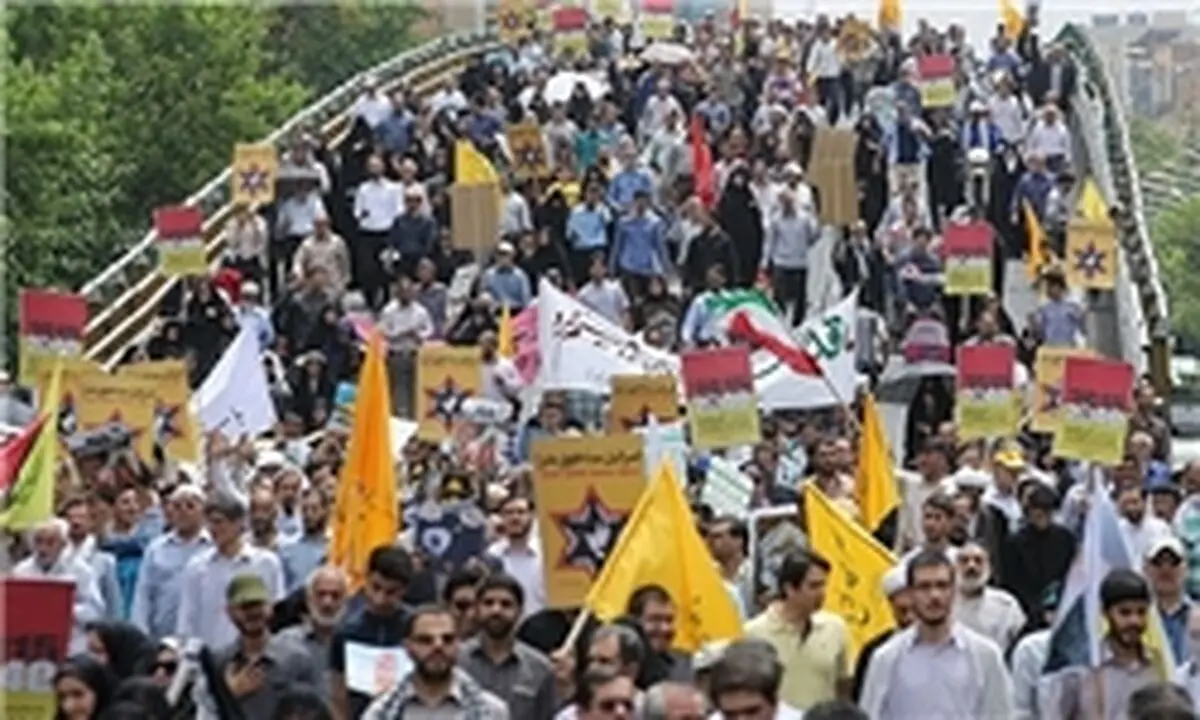 تشکر راهپیمایان تهرانی از سپاه پاسداران