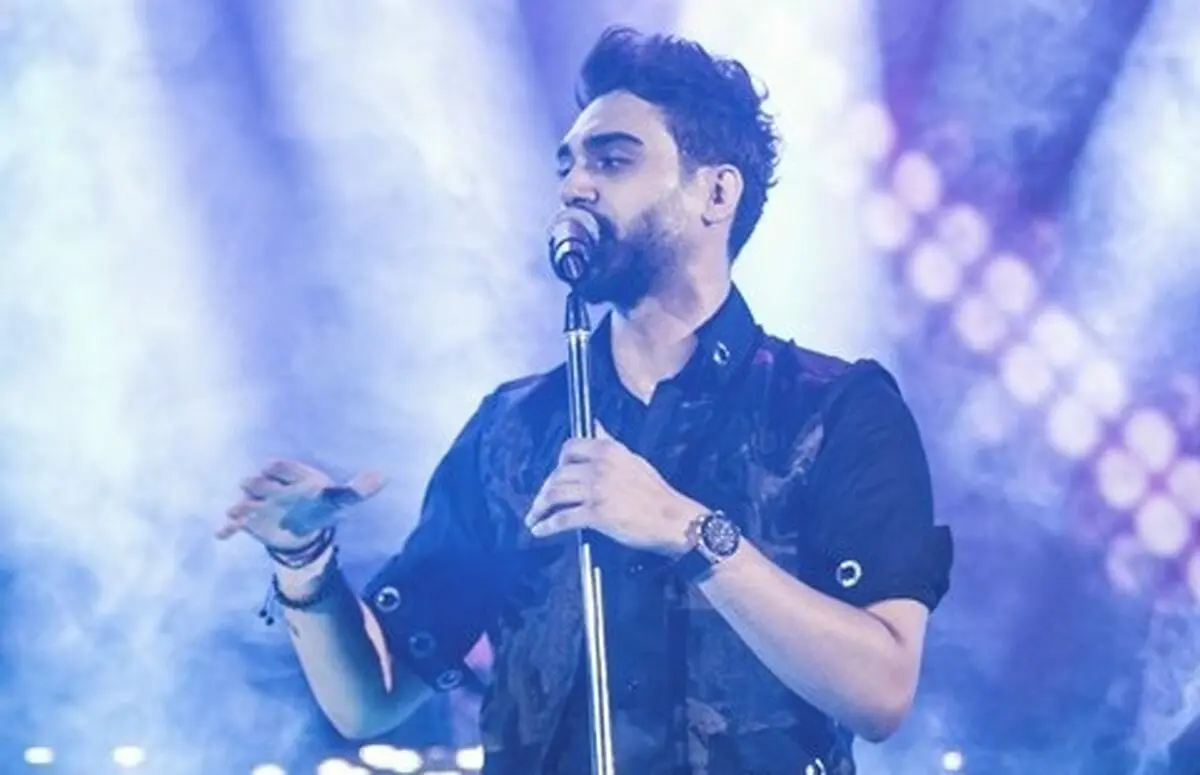 لبخند کوچک «سینا درخشنده»/ عکس