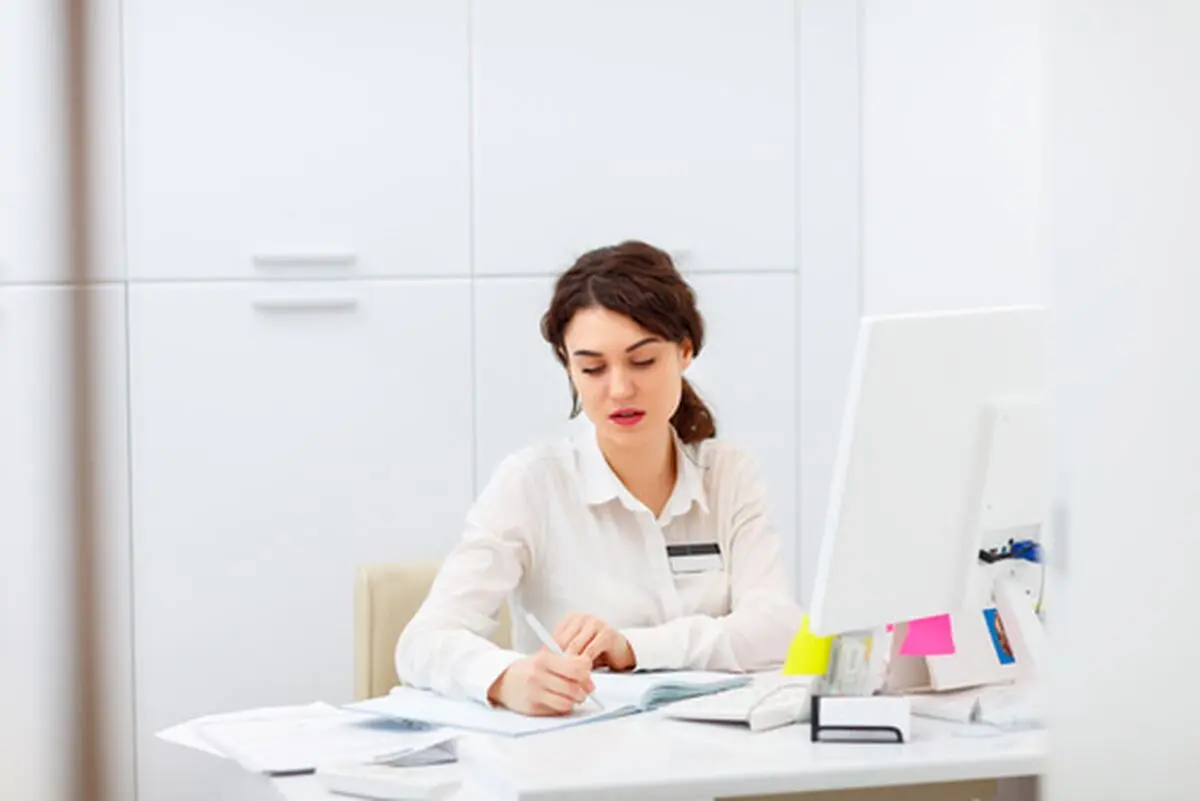 چطور یک منشی بی نظیر استخدام کنیم؟