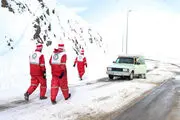 بارش برف در برخی محورهای استان قزوین آغاز شد
