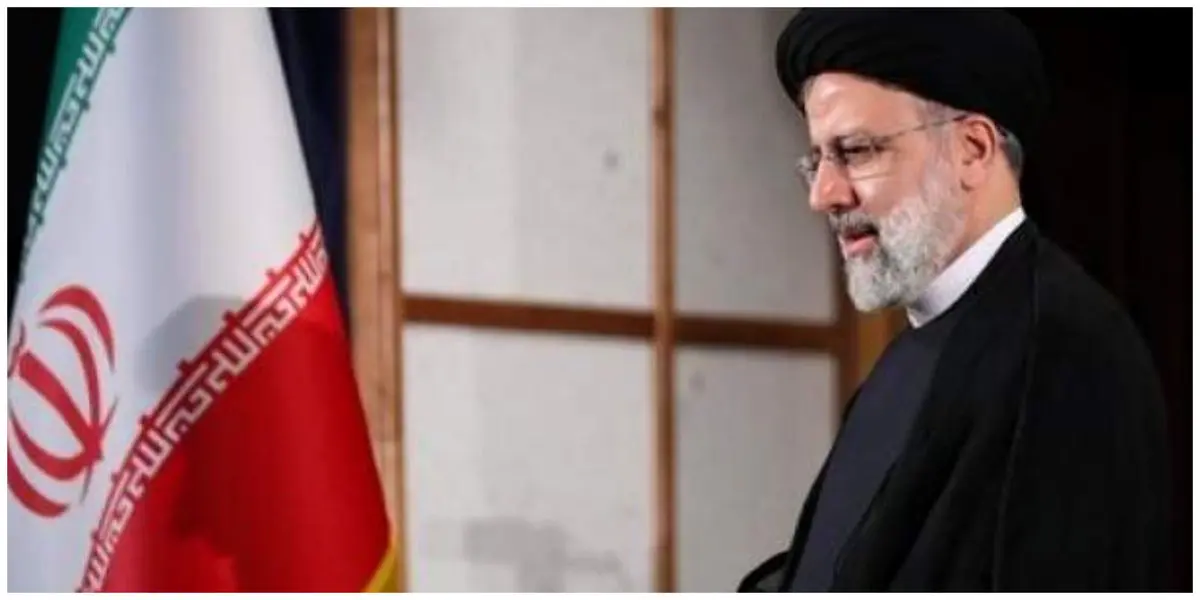 حضور محافظ رئیس جمهور شهید در حرم رضوی +عکس