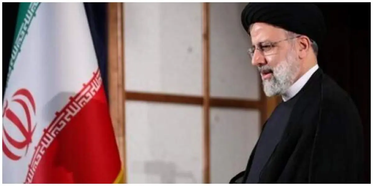 حضور محافظ رئیس جمهور شهید در حرم رضوی +عکس
