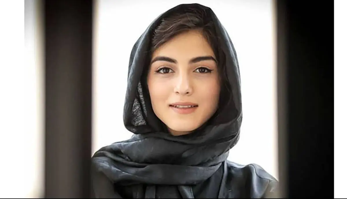 پوششی متفاوت از خانمی که سیمرغ گرفت