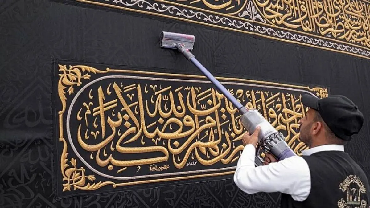 کعبه به استقبال ماه رمضان میرود + تصاویر