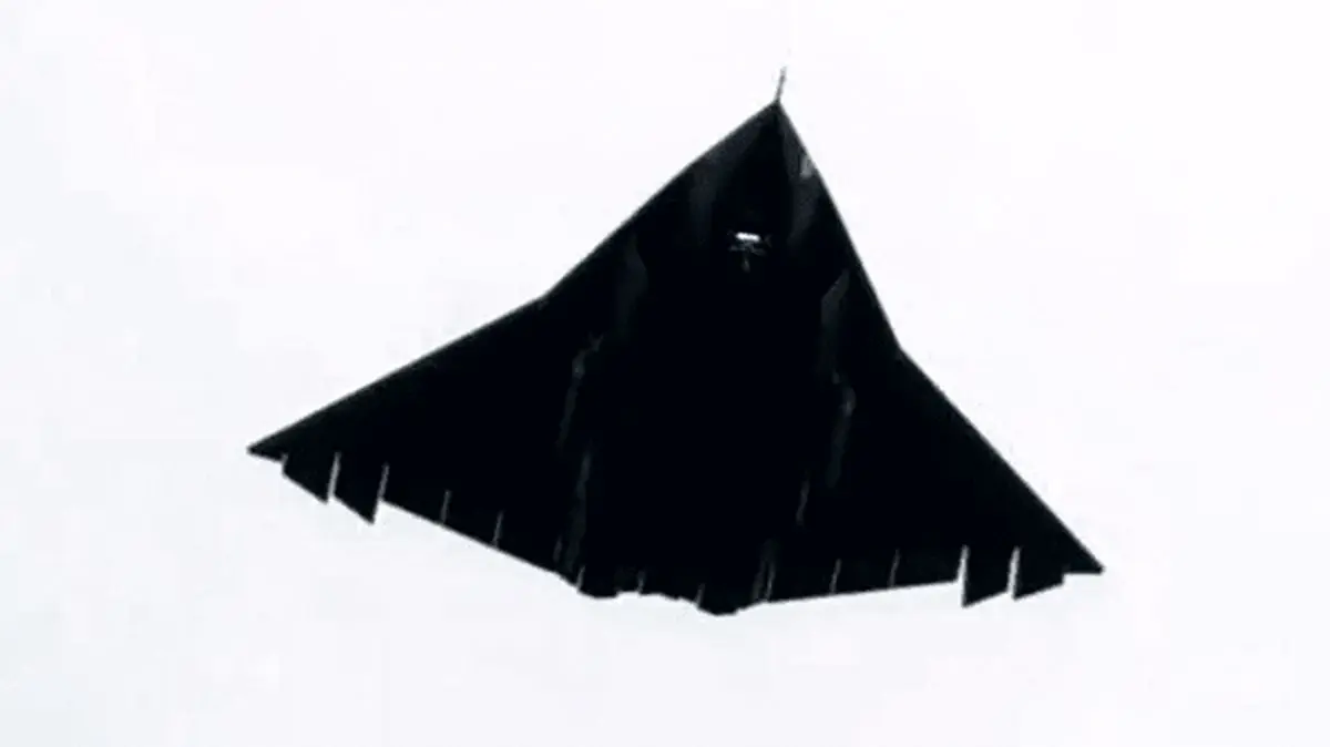 معرفی جنگنده‌ای با طراحی بدون دُم و ۳موتور+ فیلم
